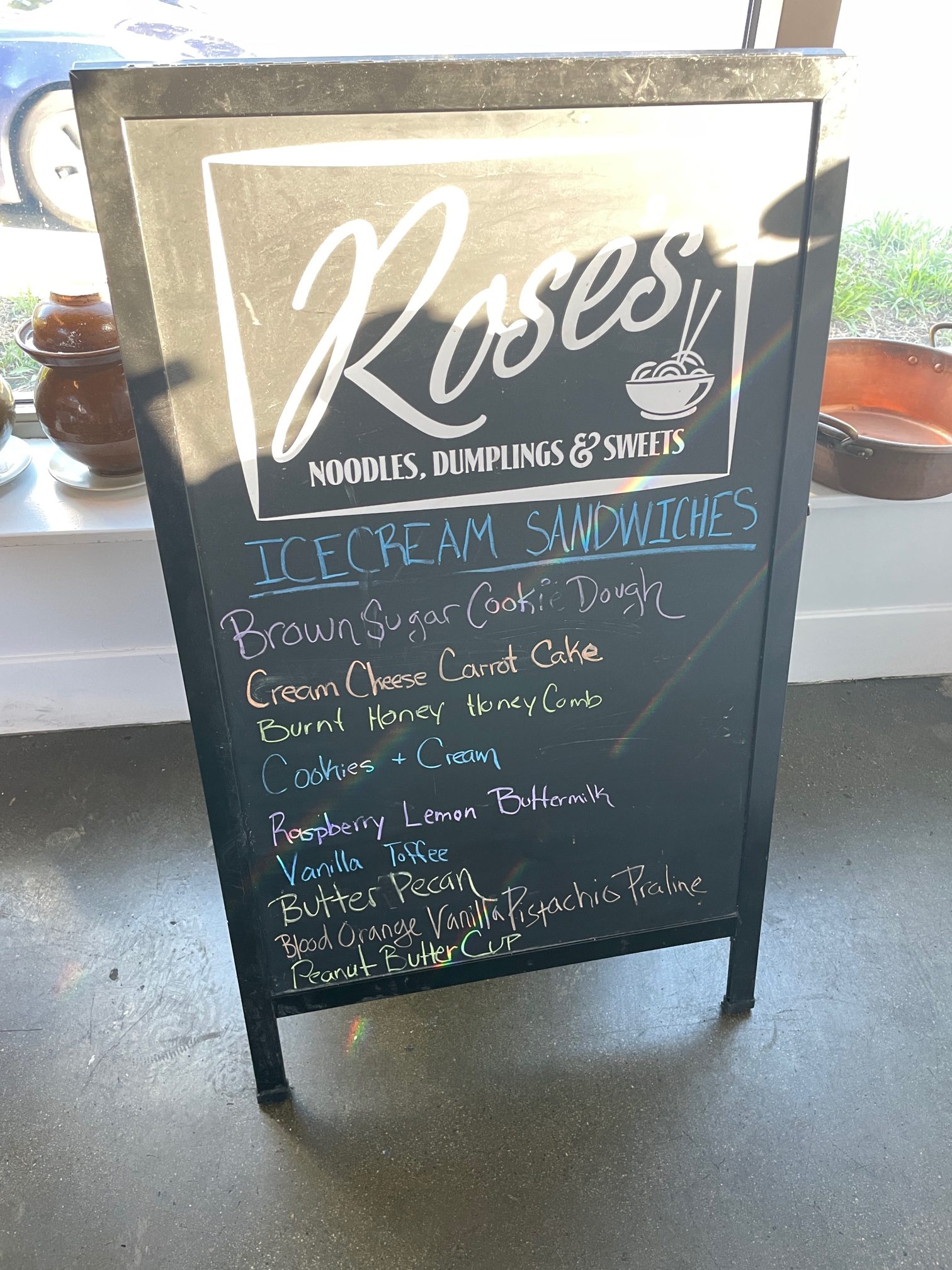 ローカルビジネス：Rose’s Noodles, Dumplings and Sweets｜テキスタイル・ツリー